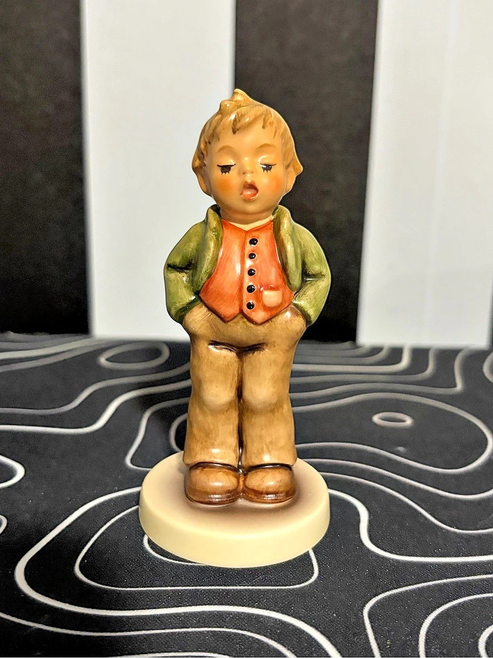 M.I. Hummel Club #1709 “Steadfast Soprano” HUM 848 Porcelain Figurine w/Box